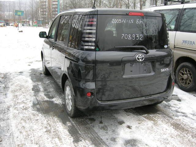 2004 Toyota Sienta