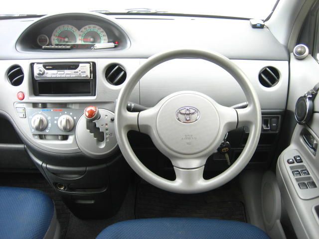 2004 Toyota Sienta