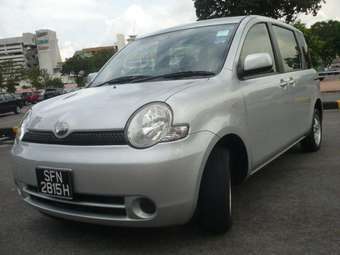 2004 Toyota Sienta