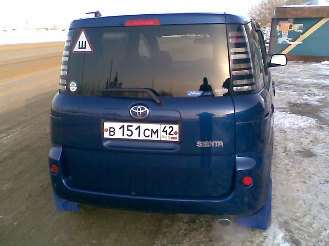 2004 Toyota Sienta