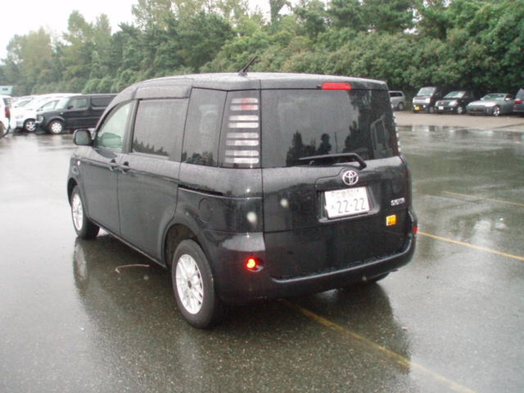 2004 Toyota Sienta