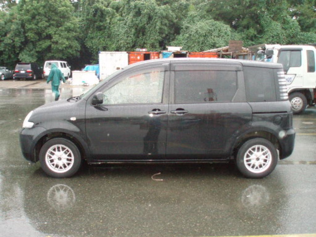 2004 Toyota Sienta