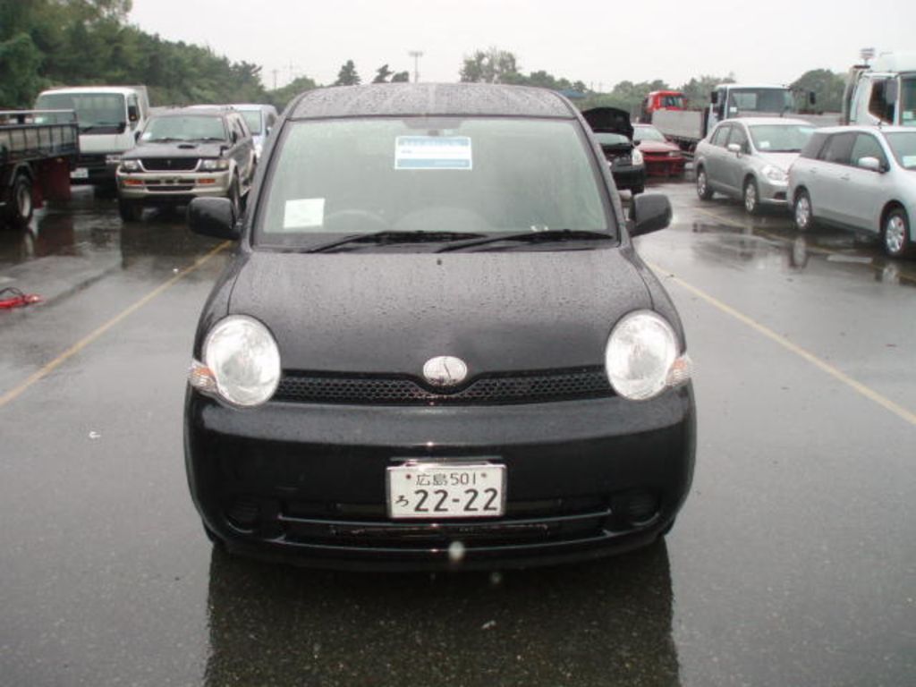 2004 Toyota Sienta