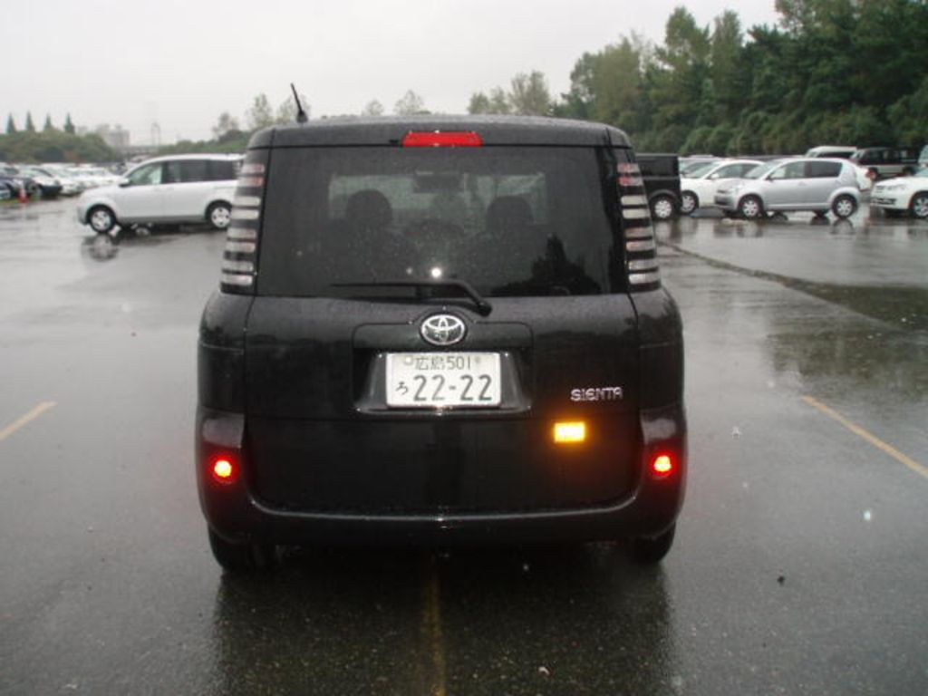 2004 Toyota Sienta
