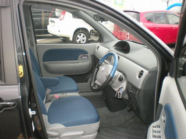 2004 Toyota Sienta