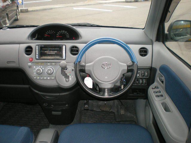 2004 Toyota Sienta