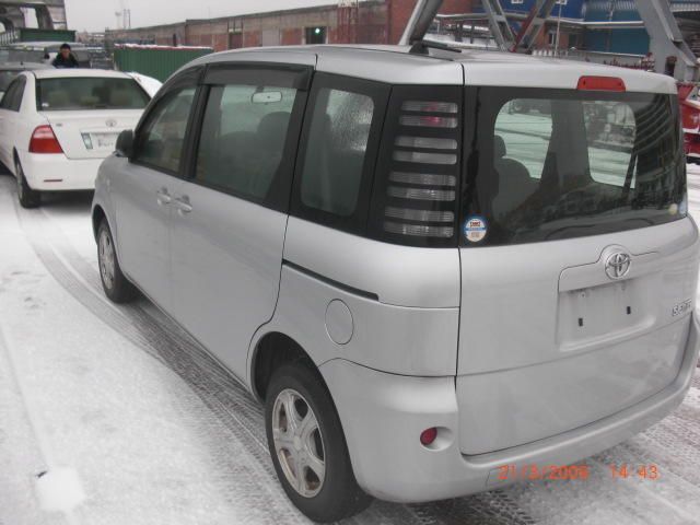 2004 Toyota Sienta