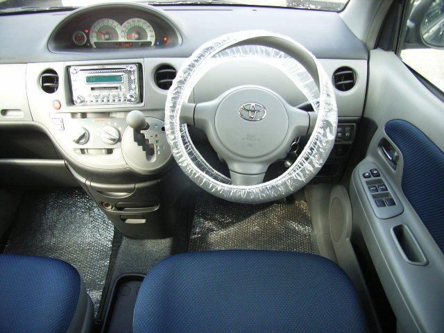 2004 Toyota Sienta