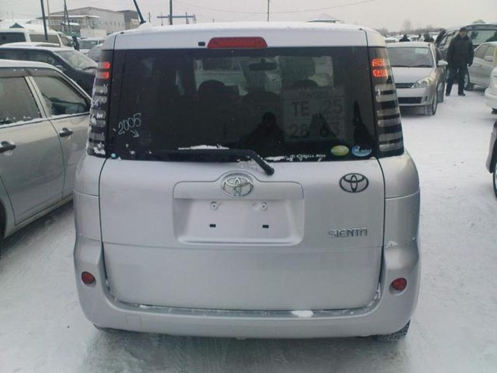2004 Toyota Sienta