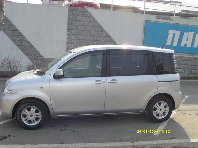 2004 Toyota Sienta