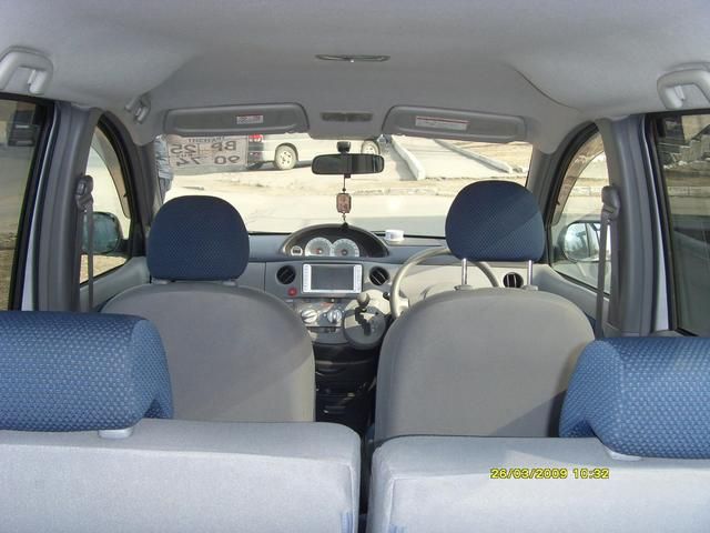2004 Toyota Sienta