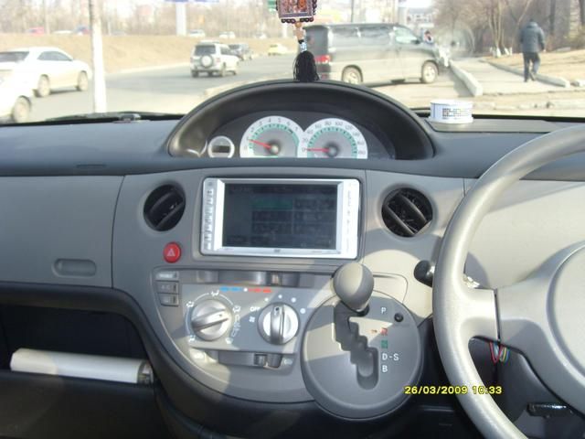 2004 Toyota Sienta