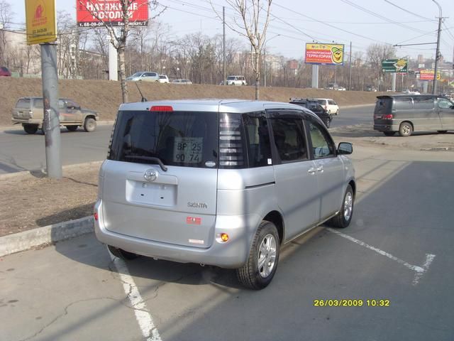 2004 Toyota Sienta