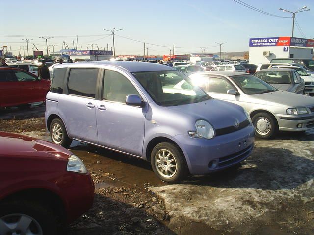 2004 Toyota Sienta