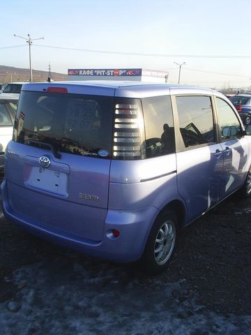 2004 Toyota Sienta