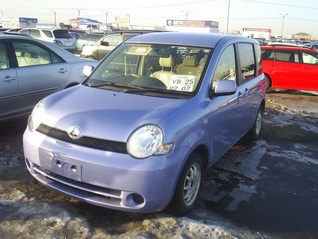 2004 Toyota Sienta