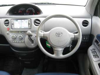 2004 Toyota Sienta Images