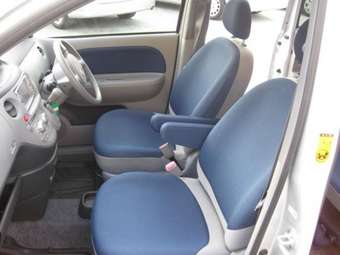 2004 Toyota Sienta Pictures