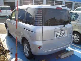 2004 Toyota Sienta Pictures