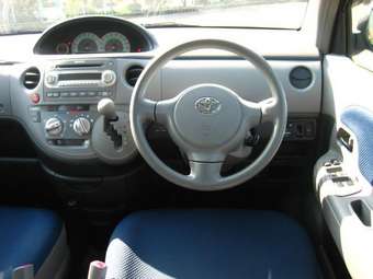 2004 Toyota Sienta Photos