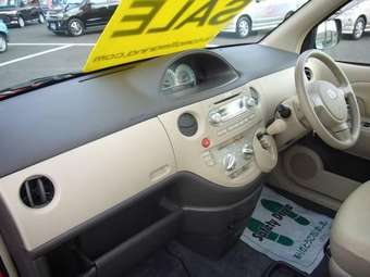 2004 Toyota Sienta Pictures