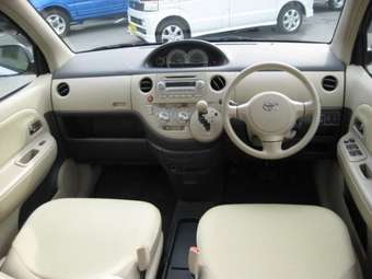 2004 Toyota Sienta Photos