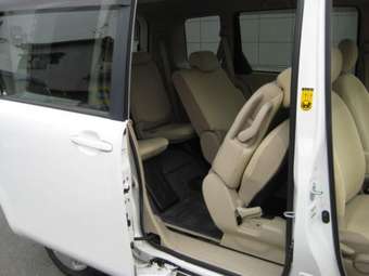 2004 Toyota Sienta For Sale