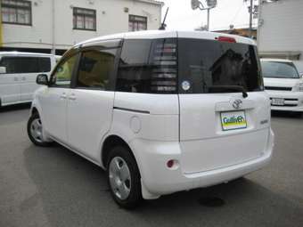 2004 Toyota Sienta Pictures