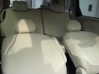 2004 Toyota Sienta Pics