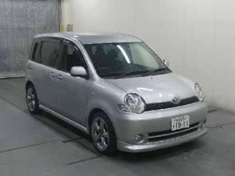 2004 Toyota Sienta Pictures