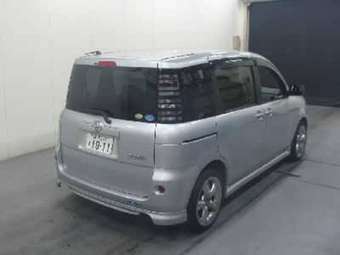 2004 Toyota Sienta Photos