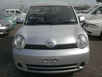 2004 Toyota Sienta Photos