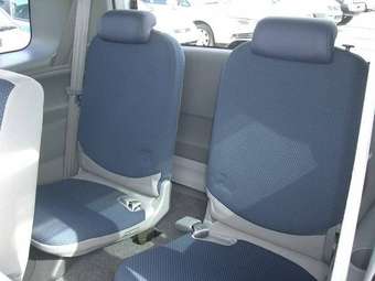 2004 Toyota Sienta Pictures