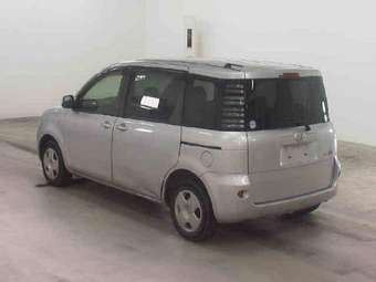 2004 Toyota Sienta Images