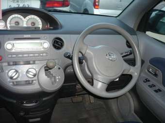 2004 Toyota Sienta Pictures
