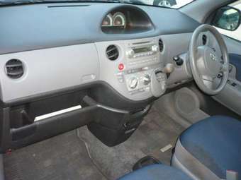 2004 Toyota Sienta Pictures