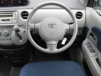 2004 Toyota Sienta Pictures