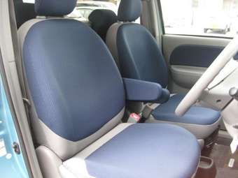 2004 Toyota Sienta Photos