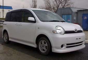 2004 Toyota Sienta Pictures