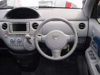 2004 Toyota Sienta Pictures