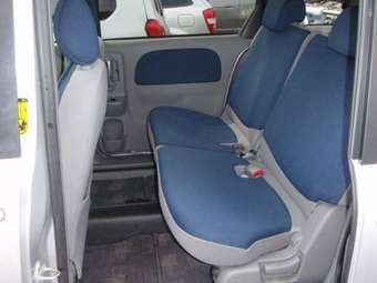 2004 Toyota Sienta Wallpapers