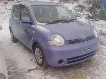 2004 Toyota Sienta Photos