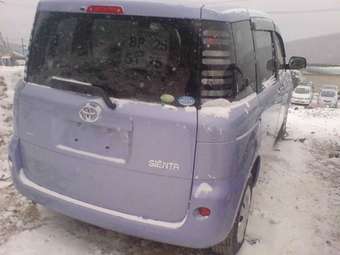 2004 Toyota Sienta Pictures