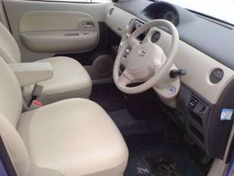 2004 Toyota Sienta Photos