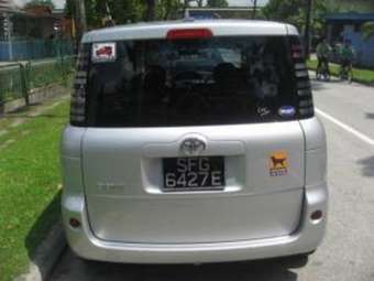 2004 Toyota Sienta Pics