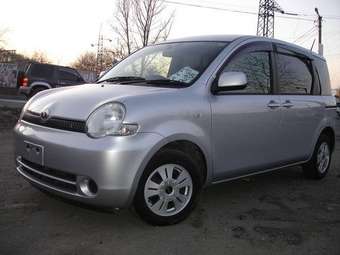 2004 Toyota Sienta Pictures