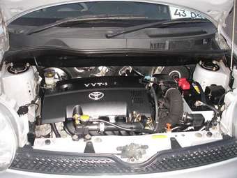 2004 Toyota Sienta Pictures