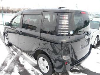2004 Toyota Sienta Pictures