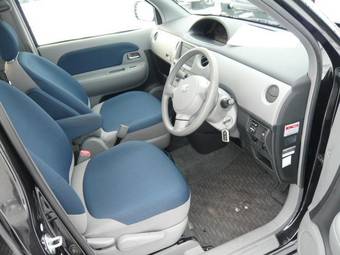 2004 Toyota Sienta Wallpapers