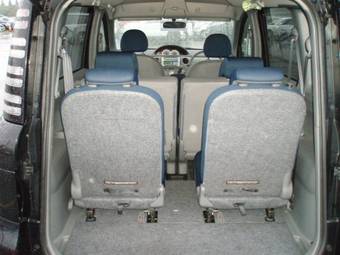 2004 Toyota Sienta Pictures